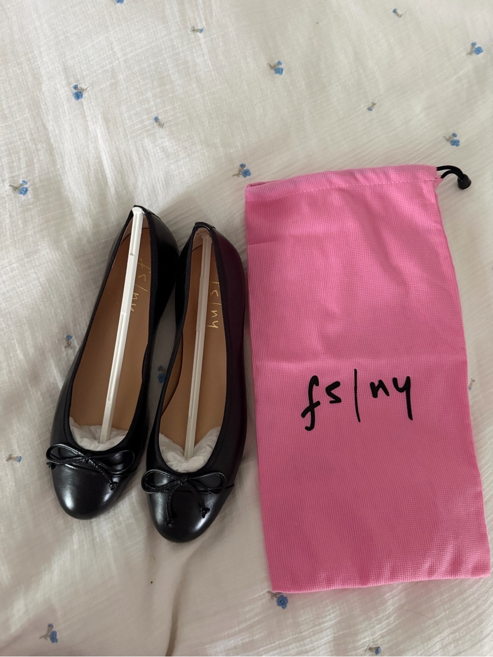 FS/NY Never USED/WORN Black Patent Leather Ballet Flats with Bow Size 9